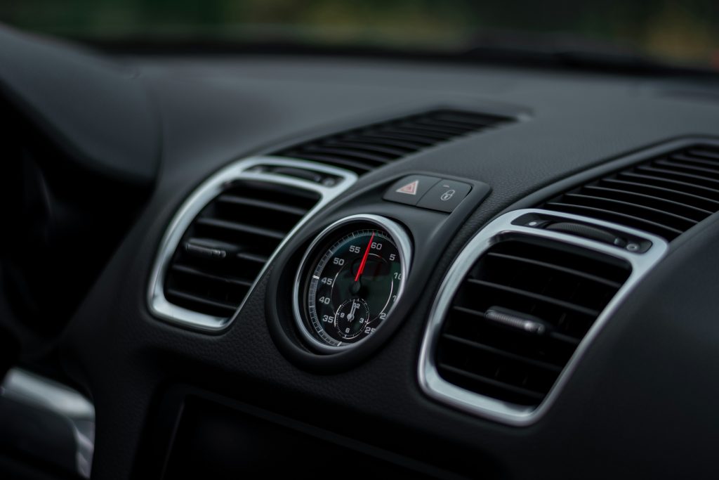 Climatisation auto design sportif
