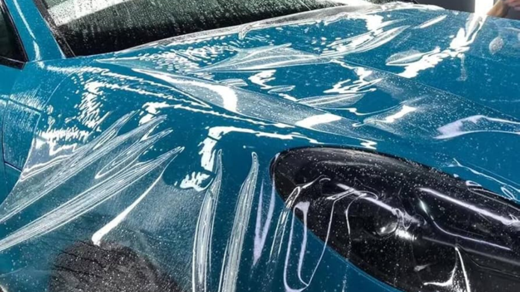 protection capot par film transparent