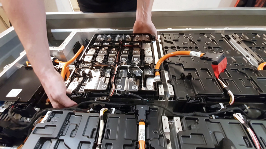 Contrôle de la santé batterie d’une voiture électrique d’occasion avant achat