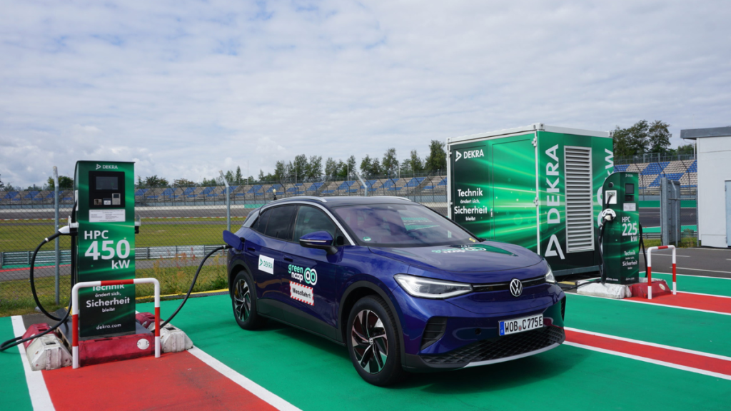 Voiture éléctrique en charge