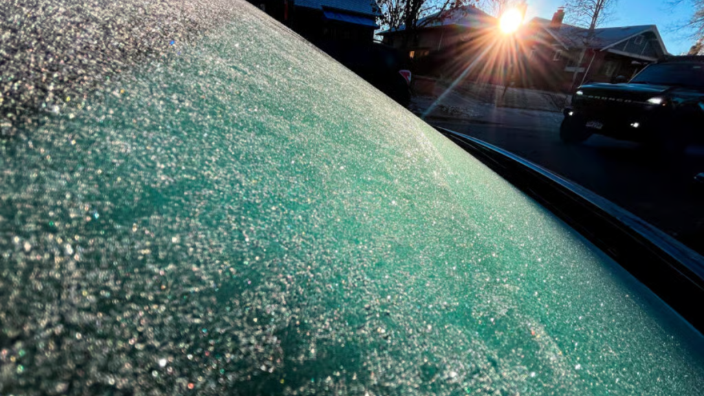 pare-brise recouvert de glace